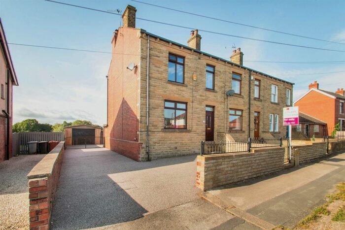 4 Bedroom Semi-Detached House To Rent In Bradford Road, East Ardsley, Wakefield, WF3