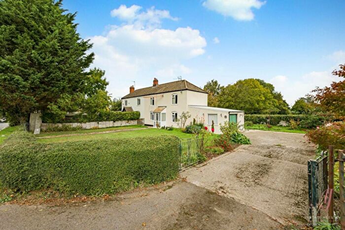 3 Bedroom Semi Detached House For Sale In Berkeley Road, Berkeley, GL13