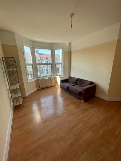 2 Bedroom Flat To Rent In Grove Green Road, Leytonstone, E11