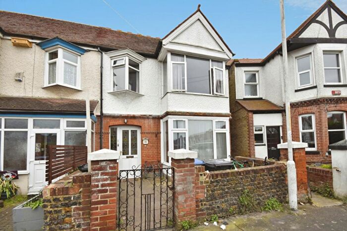 2 Bedroom Flat For Sale In Richmond Avenue, Margate, Kent, CT9
