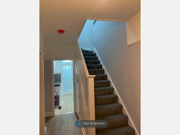 3 Bedroom End Of Terrace House To Rent In Denecroft Crescent, Uxbridge, UB10