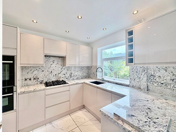 2 Bedroom Property To Rent In The Gladeway, Waltham Abbey, EN9