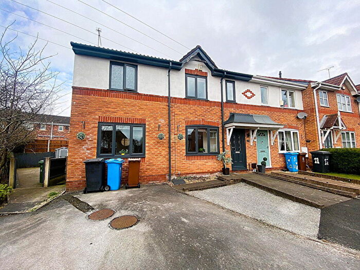 3 Bedroom Semi-Detached House For Sale In Alasdair Close, Chadderton, Oldham, OL9