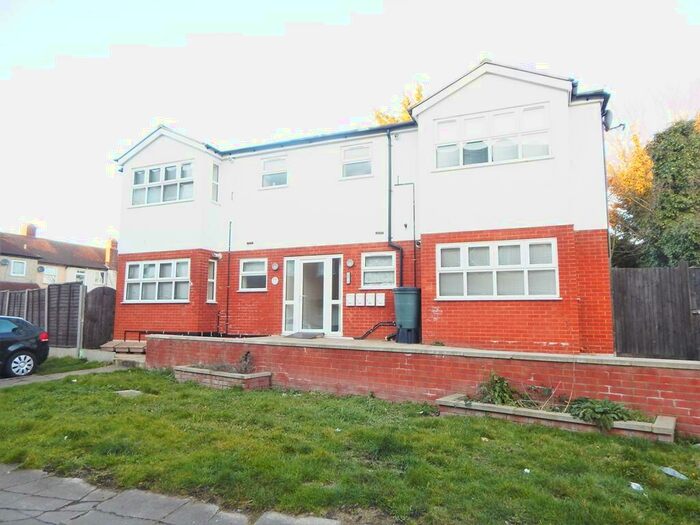 2 Bedroom Flat To Rent In Haslemere Avenue, Mitcham, Surrey, CR4