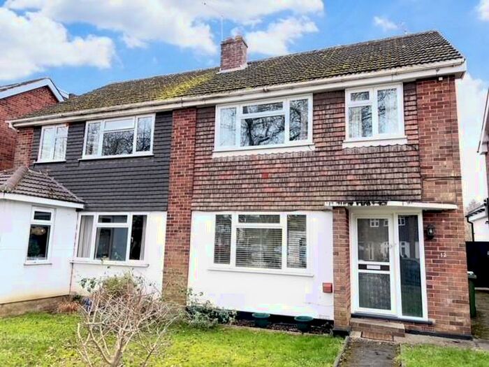 3 Bedroom Semi-Detached House To Rent In Billericay, CM12
