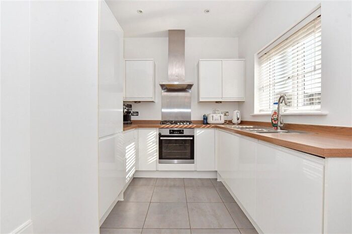 3 Bedroom Semi-Detached House For Sale In Barn Owl Way, Whitfield, Dover, Kent, CT16