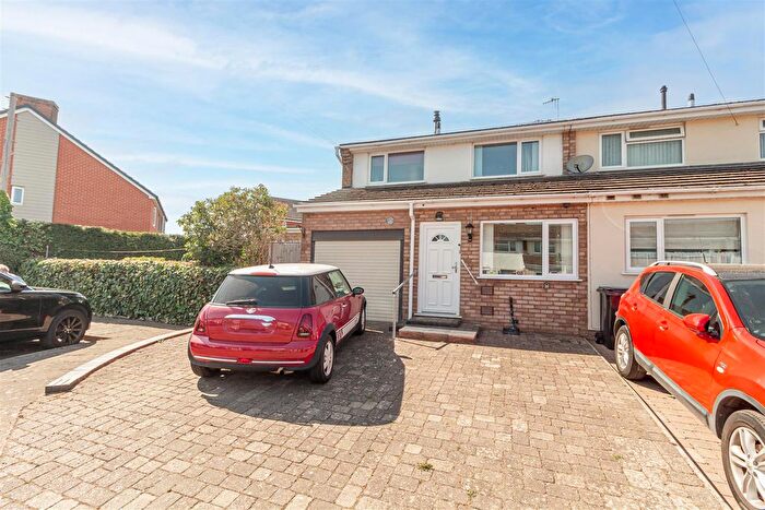 3 Bedroom End Terrace House For Sale In Bronsil Close, Worcester, WR5