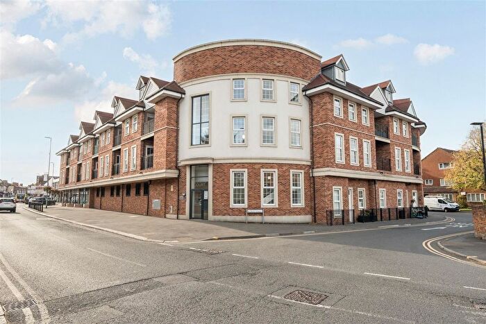 2 Bedroom Flat For Sale In Saxons Court, Peach Street, Wokingham, Berkshire, RG40