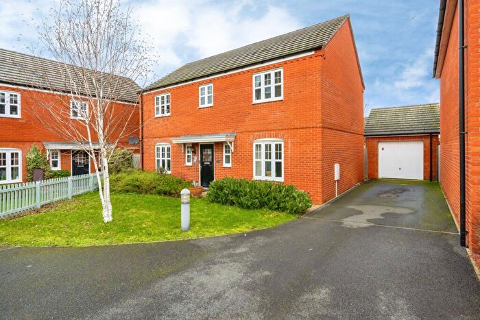 4 Bedroom Detached House For Sale In Hensman Close, Rushden, Northamptonshire, NN10