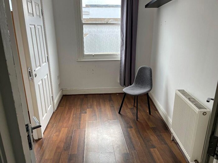 5 Bedroom Flat To Rent In Queens Crescent, London, NW5