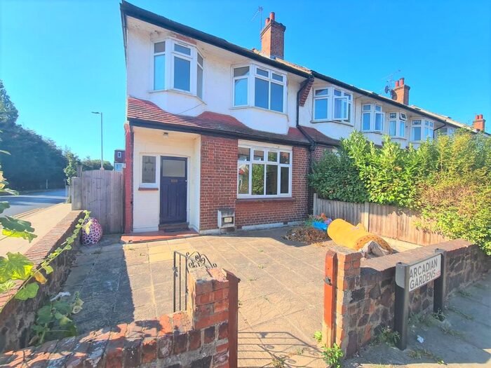 4 Bedroom End Of Terrace House To Rent In Arcadian Gardens, London, N22