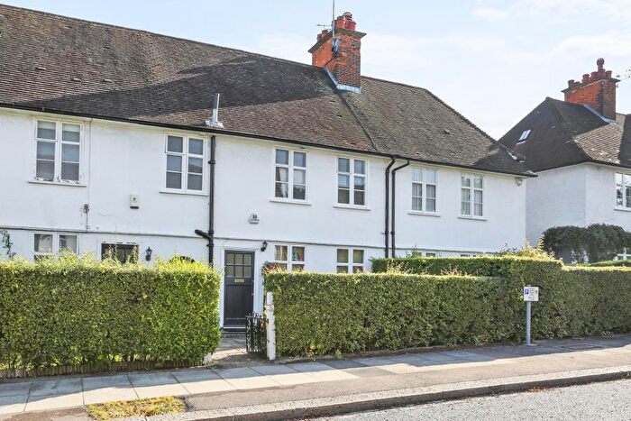 3 Bedroom Cottage To Rent In Willifield Way, Hampstead Garden Suburb, NW11