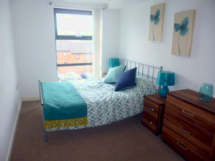 3 Bedroom Apartment To Rent In Greenhouse, Leeds, LS11