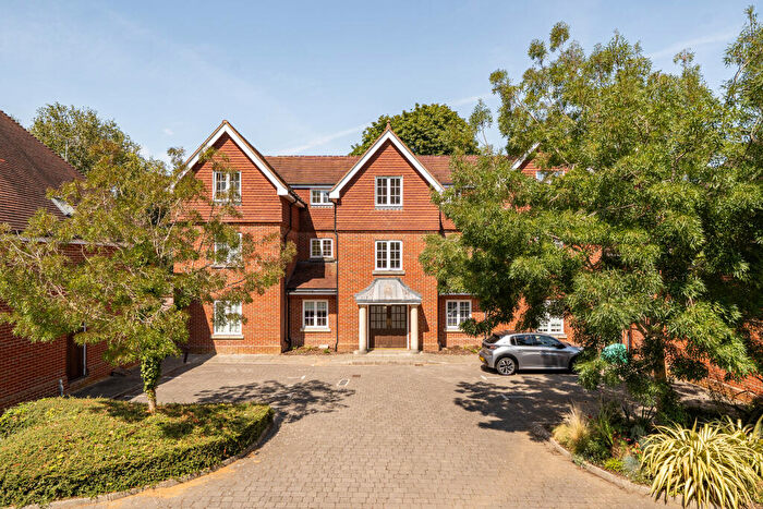 3 Bedroom Flat For Sale In Wychwood Place, Winchester, SO22