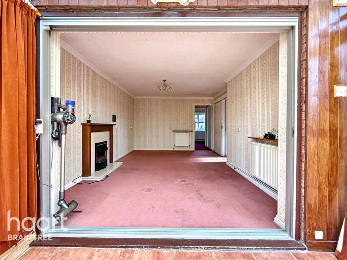 2 Bedroom Bungalow For Sale In Thames Close, Braintree, CM7