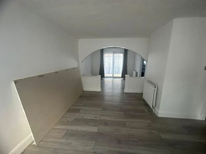 3 Bedroom End Of Terrace House To Rent In Kennedy Avenue, Enfield, EN3