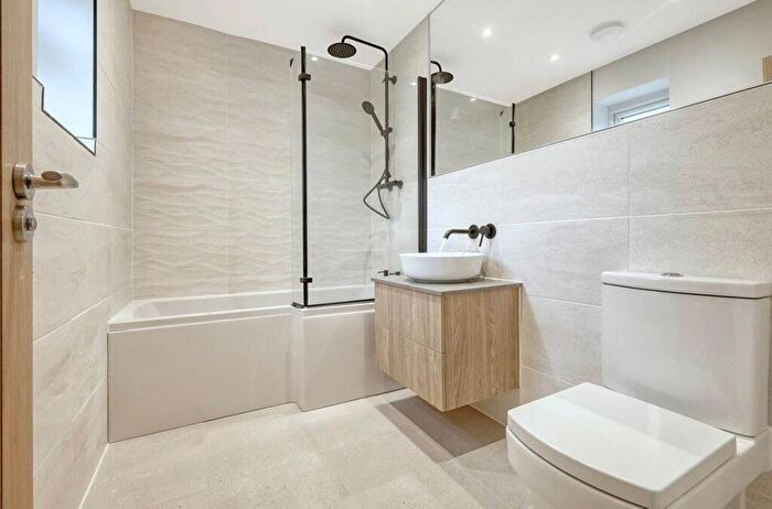 3 Bedroom House For Sale In Kingswood Way, Sanderstead, South Croydon, CR2