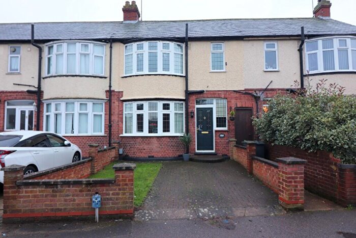 3 Bedroom Terraced House For Sale In Black Swan Lane, Luton, Bedfordshire, LU3