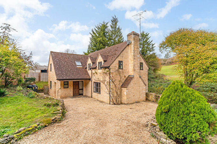 3 Bedroom Detached House For Sale In London Road, Cheltenham, GL54