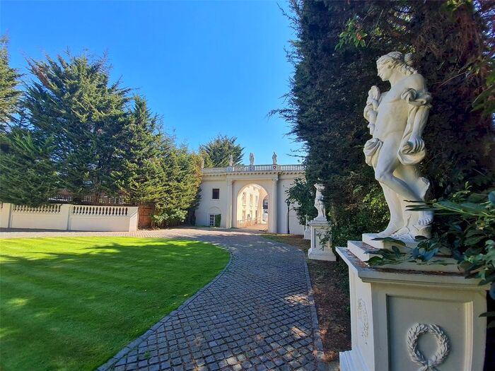 2 Bedroom Flat To Rent In The Arch @ The White House, Ealing, London, W5