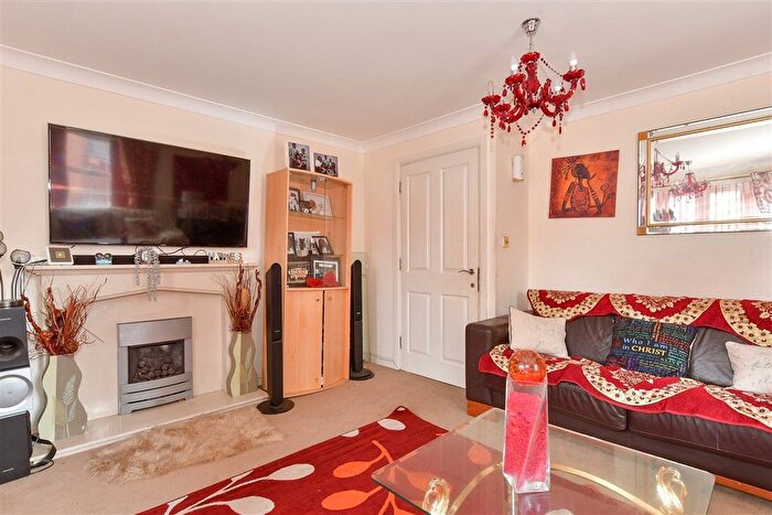 6 Bedroom Detached House For Sale In Trona Court, Sittingbourne, Kent, ME10