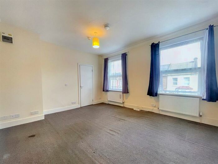 1 Bedroom Property To Rent In Willesden, NW2