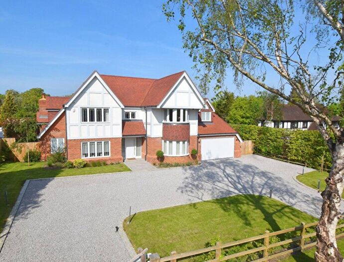 5 Bedroom Detached House For Sale In The Warren, East Horsley, KT24