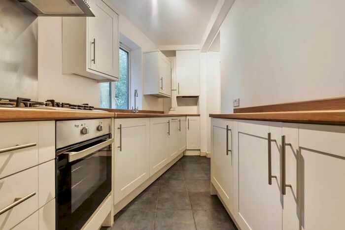 2 Bedroom Maisonette To Rent In Oak Hill, Surbiton KT6