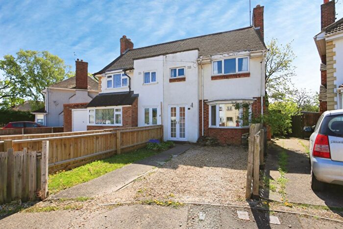 3 Bedroom Semi-Detached House For Sale In Luddington Road, Peterborough, PE4