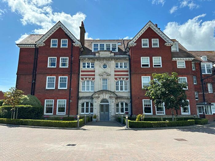 2 Bedroom Flat To Rent In Eversley Park, Folkestone, CT20
