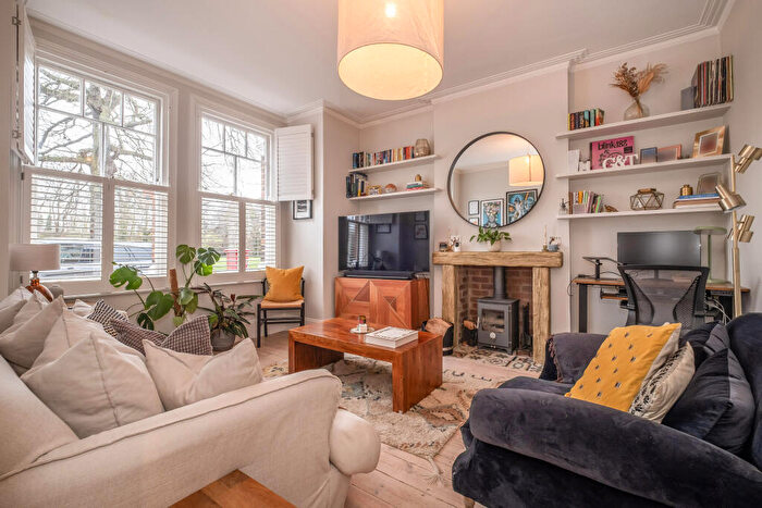 2 Bedroom Flat For Sale In Emmanuel Road, London, SW12