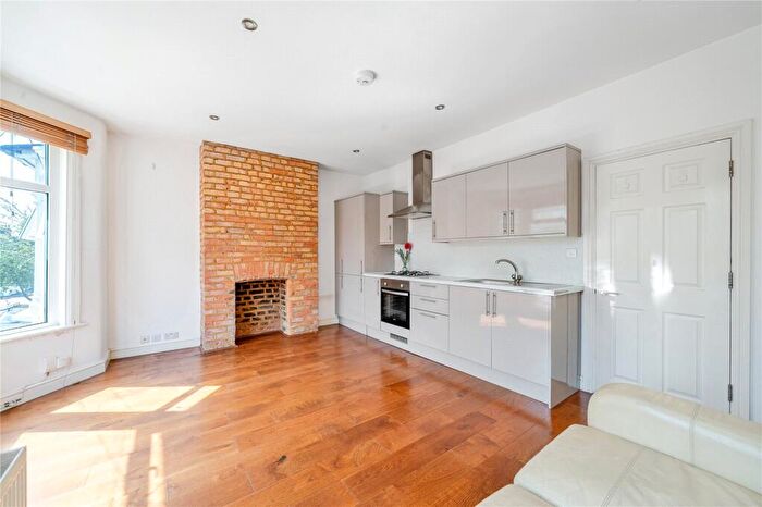 2 Bedroom Apartment For Sale In Warren Road, London, E10