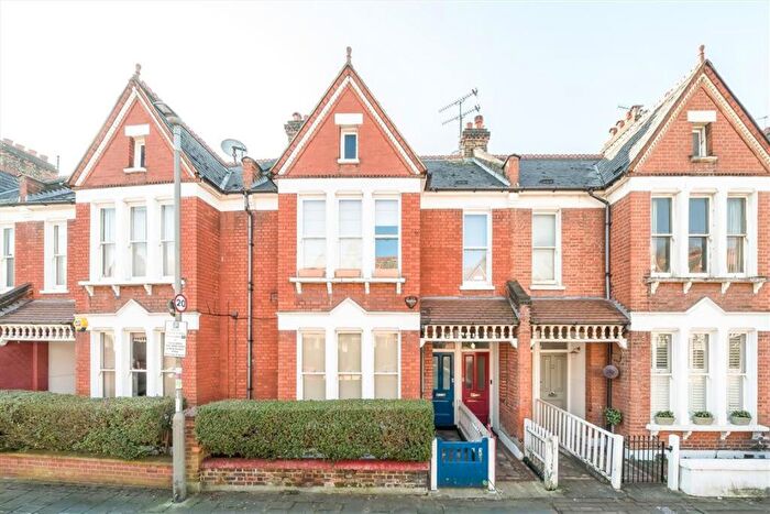 2 Bedroom Maisonette For Sale In Yukon Road, Clapham South, SW12