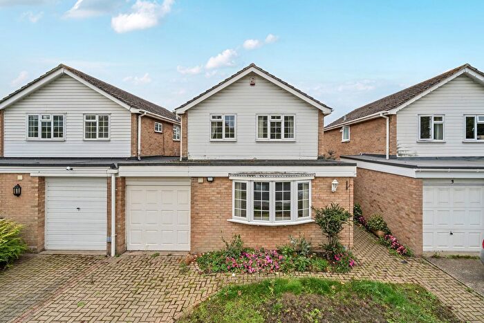 4 Bedroom Detached House For Sale In The Dell, Bexley, Kent, DA5