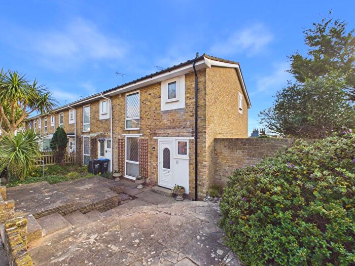3 Bedroom End Of Terrace House For Sale In Stone Gardens, Broadstairs, CT10