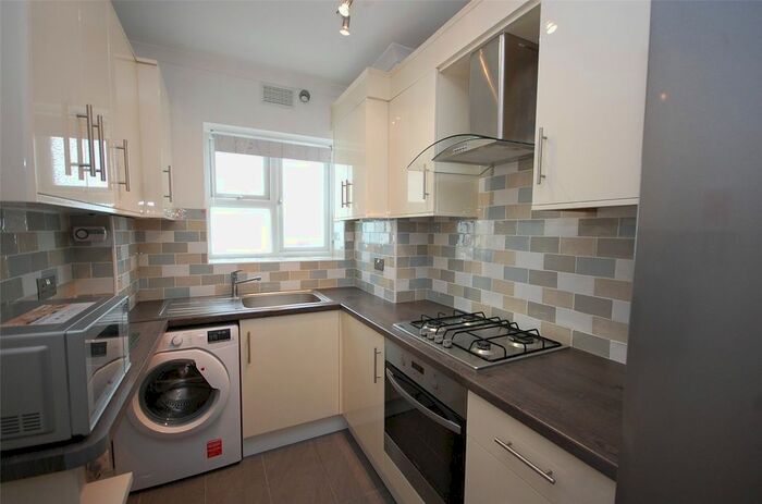 2 Bedroom Flat To Rent In High Road, North Finchley, N12