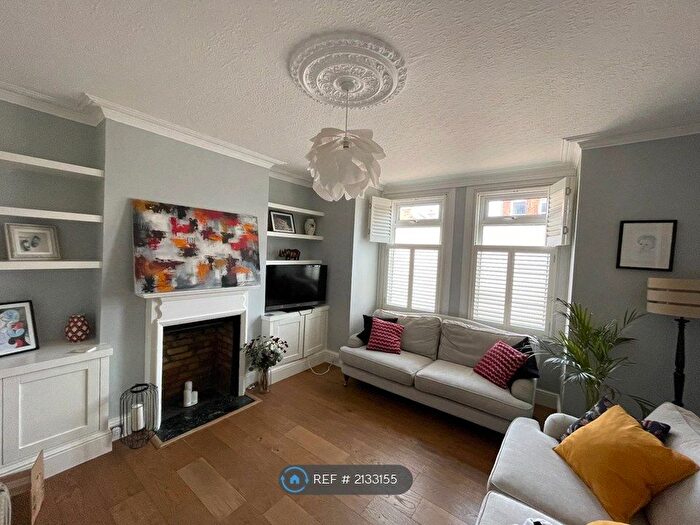 2 Bedroom Flat To Rent In Putney, London, SW15