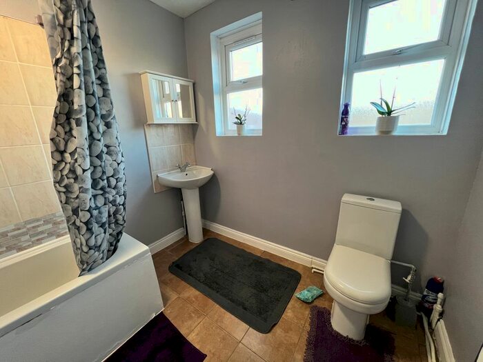 1 Bedroom Flat To Rent In Green Lane, Ilford, IG1