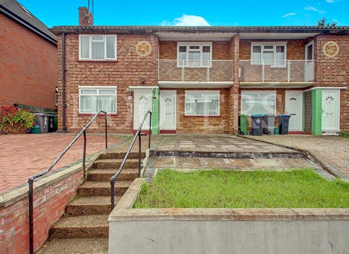 2 Bedroom Maisonette To Rent In Coles Green Road, London, NW2