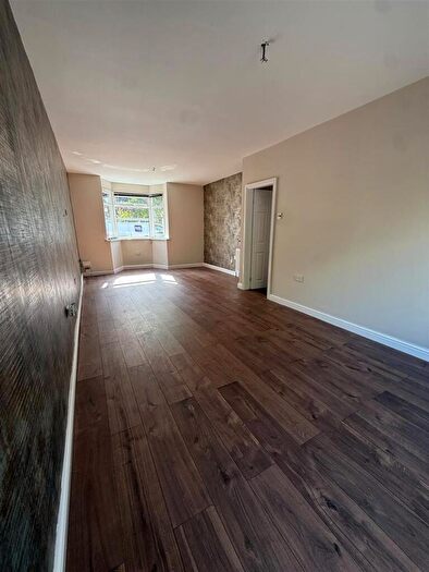 3 Bedroom Semi-Detached House To Rent In Langtoft Grove, Hull, HU6