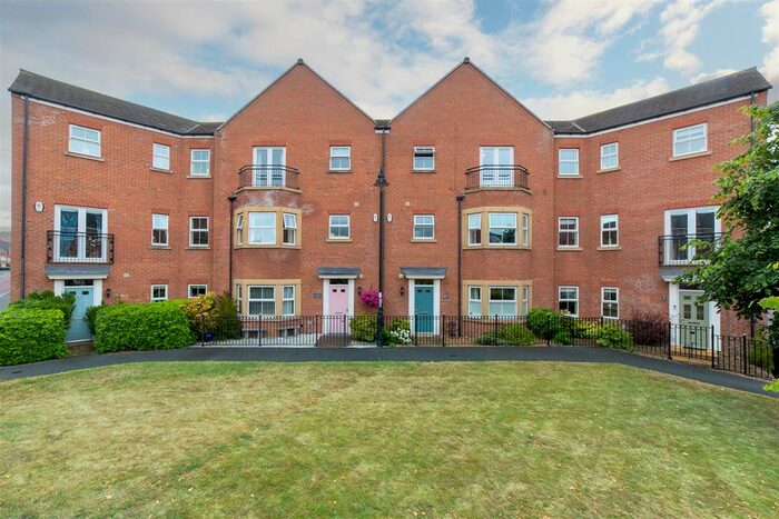 4 Bedroom Terraced House To Rent In Featherstone Grove, Great Park, NE3