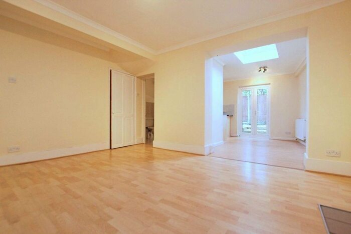 Studio To Rent In Sheen Road, Richmond, TW9