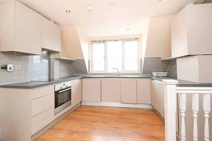 4 Bedroom Maisonette To Rent In Mitchison Road, London, N1