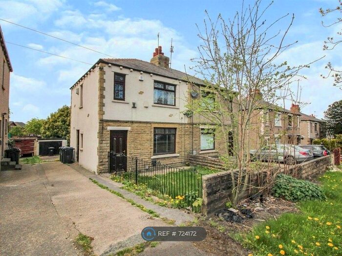 3 Bedroom Semi-Detached House To Rent In Sticker Lane, Bradford, BD4