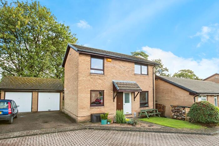 3 Bedroom Detached House For Sale In Warren Park, Brighouse, West Yorkshire, HD6