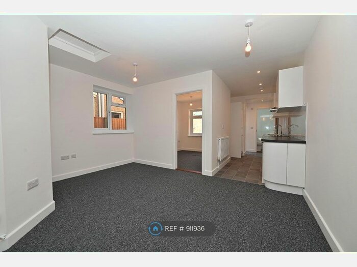 1 Bedroom Flat To Rent In Twyford Avenue, Portsmouth, PO2