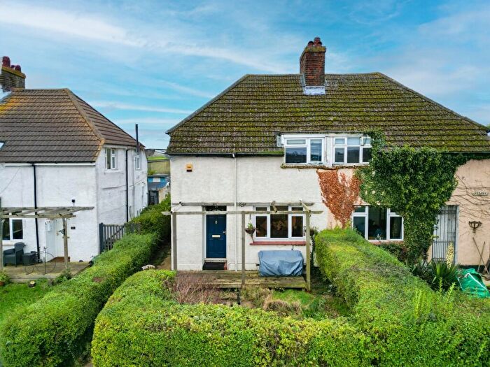 3 Bedroom Semi-Detached House For Sale In Hook Green Road, Southfleet, Kent, DA13