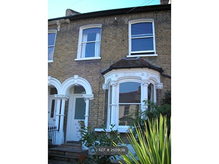 2 Bedroom Flat To Rent In East Dulwich, London, SE22