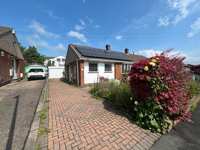 2 Bedroom Semi-Detached Bungalow For Sale In Coniston Avenue, Huddersfield, HD5