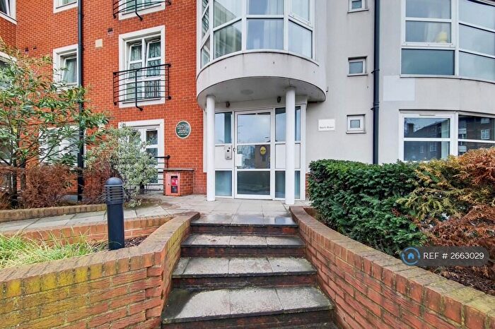 3 Bedroom Flat To Rent In Buick House, Kingston Upon Thames, KT2